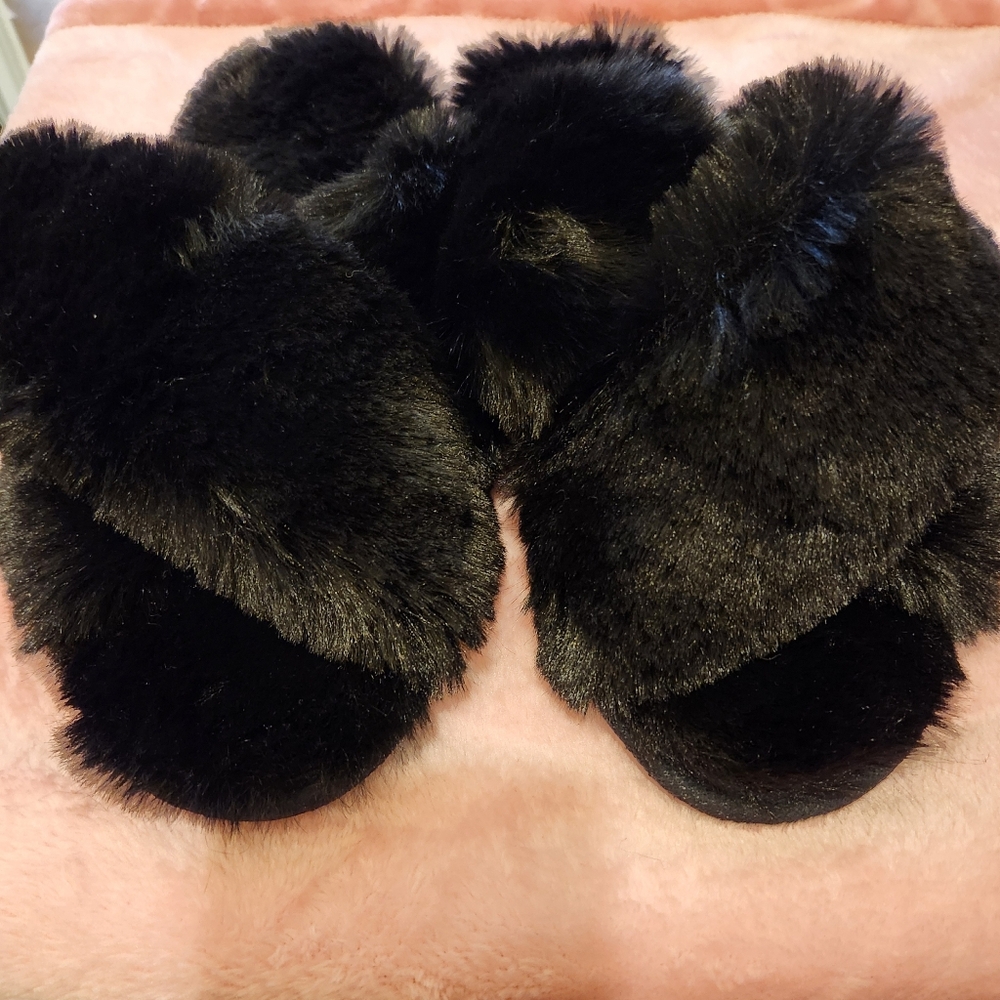 Cacique Black Furry Slippers☆ Size 9/10